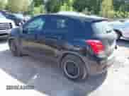 2018 Chevrolet Trax LS z VIN 3GNCJKSB3JL160860, wystawiony jako IAAI lot #43195256 z przebiegiem 128 748 mil mil oraz . Historia ofert i sprzedaży dostępna na DreamBid. Obrazek 3.