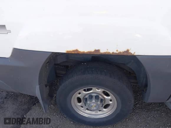 2005 Chevrolet Avalanche LS z VIN 3GNGK22G15G262702, wystawiony jako IAAI lot #43319532 z przebiegiem 170 111 mil mil oraz . Historia ofert i sprzedaży dostępna na DreamBid. Obrazek 20.