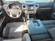 2014 Toyota Tundra SR5 z VIN 5TFDW5F1XEX349467, wystawiony jako Copart lot #84767785 z przebiegiem 250 058 mil mil oraz Szkoda całkowita • Salvage title. Historia ofert i sprzedaży dostępna na DreamBid. Obrazek 8.