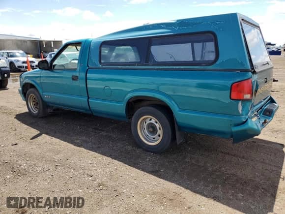 1995 Chevrolet S-10 LS z VIN 1GCCS14W6S8178835, wystawiony jako Copart lot #54881985 z przebiegiem 235 787 mil mil oraz Szkoda całkowita • Salvage title. Historia ofert i sprzedaży dostępna na DreamBid. Obrazek 2.
