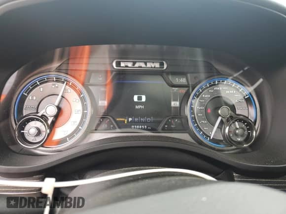 2020 Ram 1500 Limited z VIN 1C6SRFHT7LN286749, wystawiony jako Copart lot #71803995 z przebiegiem 38 853 mil mil oraz Czysty tytuł • Clean title. Historia ofert i sprzedaży dostępna na DreamBid. Obrazek 9.