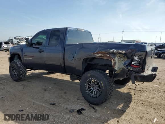 2008 Chevrolet Silverado 1500 2LT with VIN 2GCEK19J781147692, listed as a Copart auction lot 71461995 with 142,144 mi miles and Salvage title. Bid and sale history available at DreamBid. Image 2.
