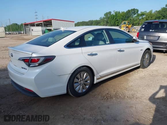 2017 Hyundai Sonata SE with VIN KMHE24L19HA044317, listed as a IAAI auction lot 42545312 with 54,383 mi miles and . Bid and sale history available at DreamBid. Image 4.