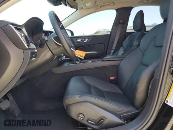 2024 Volvo S60 Plus Dark Theme z VIN 7JRL12FL0RG325468, wystawiony jako Copart lot #57185295 z przebiegiem 32 862 mil mil oraz Szkoda całkowita • Salvage title. Historia ofert i sprzedaży dostępna na DreamBid. Obrazek 7.