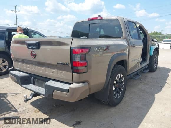 2024 Nissan Frontier SV z VIN 1N6ED1EJ2RN613221, wystawiony jako IAAI lot #43006316 z przebiegiem 24 192 mil mil oraz . Historia ofert i sprzedaży dostępna na DreamBid. Obrazek 4.