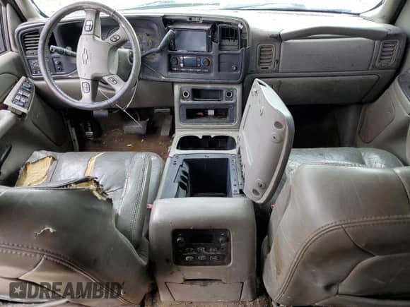 2006 Chevrolet Suburban LTZ with VIN 3GNFK16U16G112158, listed as a Copart auction lot 48045235 with Not provided miles and Salvage title. Bid and sale history available at DreamBid. Image 8.