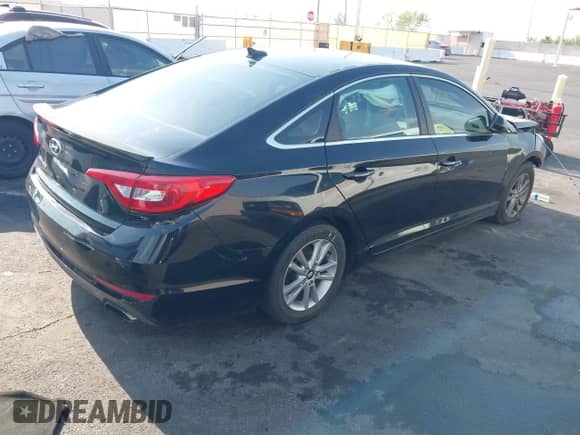 2015 Hyundai Sonata SE с VIN 5NPE24AFXFH003929, выставлен на аукционе IAAI как лот 42759190 с пробегом 173 366 миль миль и . История ставок и продаж доступна на DreamBid. Изображение 4.