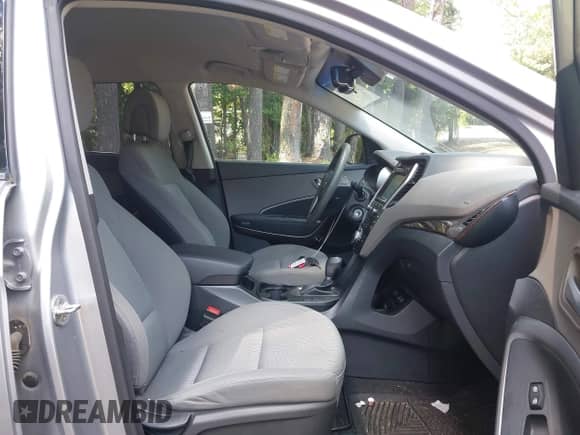 2019 Hyundai Santa Fe SE с VIN KM8SMDHF9KU304819, выставлен на аукционе IAAI как лот 42944866 с пробегом 77 597 миль миль и . История ставок и продаж доступна на DreamBid. Изображение 5.