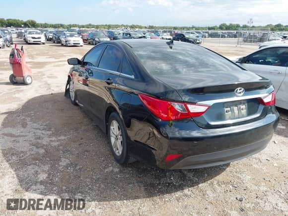 2014 Hyundai Sonata GLS z VIN 5NPEB4AC5EH845825, wystawiony jako IAAI lot #43268050 z przebiegiem 136 252 mil mil oraz . Historia ofert i sprzedaży dostępna na DreamBid. Obrazek 3.