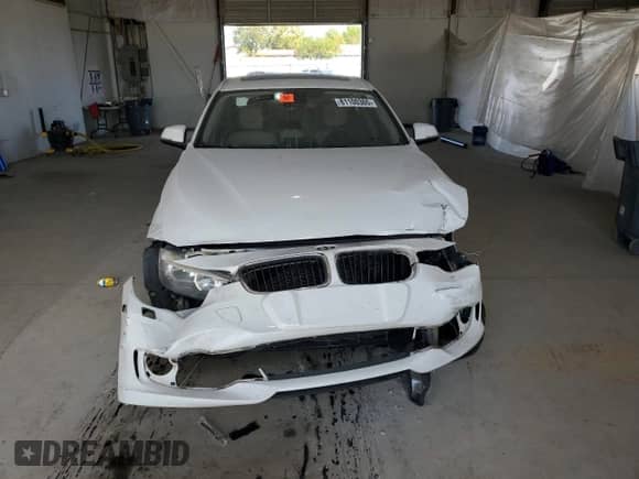 2012 BMW 3 Series 328i с VIN WBA3A5C53CF257280, выставлен на аукционе Copart как лот 81100365 с пробегом Не указан миль и На запчасти • Non repairable. История ставок и продаж доступна на DreamBid. Изображение 5.