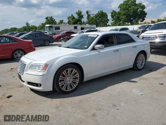 2012 Chrysler 300 C Luxury Series с VIN 2C3CCAPT1CH227776, выставлен на аукционе Copart как лот 61947785 с пробегом 197 737 миль миль и Списание • Salvage title. История ставок и продаж доступна на DreamBid. Изображение 1.