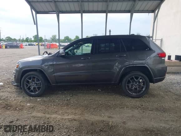 2021 Jeep Grand Cherokee 80th Anniversary z VIN 1C4RJFBG2MC612416, wystawiony jako IAAI lot #42457040 z przebiegiem 35 441 mil mil oraz . Historia ofert i sprzedaży dostępna na DreamBid. Obrazek 14.