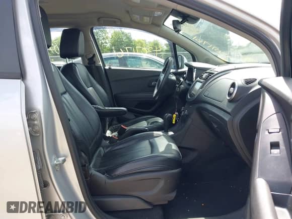 2015 Chevrolet Trax LS with VIN 3GNCJKSB9FL255687, listed as a IAAI auction lot 43071761 with 58,481 mi miles and . Bid and sale history available at DreamBid. Image 5.