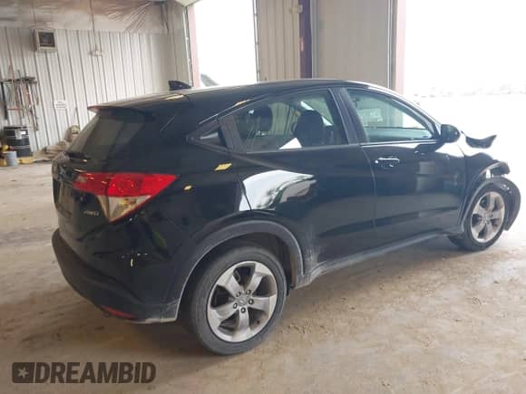 2022 Honda HR-V LX z VIN 3CZRU6H31NM721276, wystawiony jako IAAI lot #42848047 z przebiegiem 84 550 mil mil oraz . Historia ofert i sprzedaży dostępna na DreamBid. Obrazek 4.