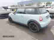 2013 MINI Hardtop z VIN WMWSU3C58DT547721, wystawiony jako IAAI lot #43348658 z przebiegiem 56 121 mil mil oraz . Historia ofert i sprzedaży dostępna na DreamBid. Obrazek 3.