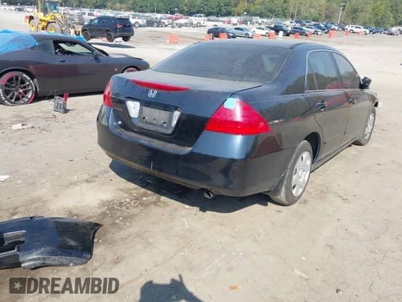 2007 Honda Accord LX с VIN 1HGCM56497A077786, выставлен на аукционе IAAI как лот 43285990 с пробегом 295 617 миль миль и . История ставок и продаж доступна на DreamBid. Изображение 4.