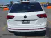 2024 Volkswagen Tiguan SE R-Line Black с VIN 3VVCB7AX7RM085619, выставлен на аукционе IAAI как лот 42325566 с пробегом 10 615 миль миль и . История ставок и продаж доступна на DreamBid. Изображение 16.