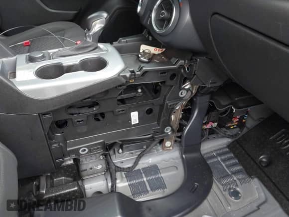 2020 Chevrolet Blazer LT z VIN 3GNKBHRS0LS660047, wystawiony jako IAAI lot #42387861 z przebiegiem 53 563 mil mil oraz . Historia ofert i sprzedaży dostępna na DreamBid. Obrazek 12.