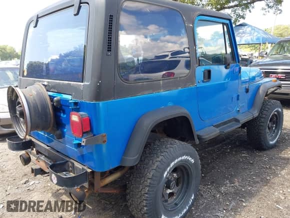 1992 Jeep Wrangler с VIN 2J4FY29S7NJ512377, выставлен на аукционе IAAI как лот 42746281 с пробегом 163 957 миль миль и . История ставок и продаж доступна на DreamBid. Изображение 4.