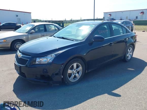 2014 Chevrolet Cruze 1LT с VIN 1G1PC5SB4E7153487, выставлен на аукционе IAAI как лот 42830343 с пробегом 156 140 миль миль и . История ставок и продаж доступна на DreamBid. Изображение 2.
