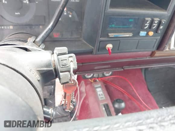 1988 GMC Sierra 1500 с VIN 1GTDK14K1JZ562516, выставлен на аукционе IAAI как лот 42576841 с пробегом 204 569 миль миль и . История ставок и продаж доступна на DreamBid. Изображение 11.