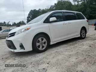 2018 Toyota Sienna LE Auto Access Seat with VIN 5TDKZ3DC0JS904207, listed as a Copart auction lot 69400985 with 154,267 mi miles and Salvage title. Bid and sale history available at DreamBid. Image 1.