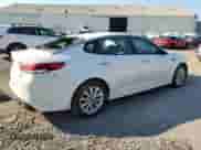 2018 Kia Optima LX z VIN 5XXGT4L32JG253260, wystawiony jako Copart lot #71171975 z przebiegiem 43 828 mil mil oraz Szkoda całkowita • Salvage title. Historia ofert i sprzedaży dostępna na DreamBid. Obrazek 3.