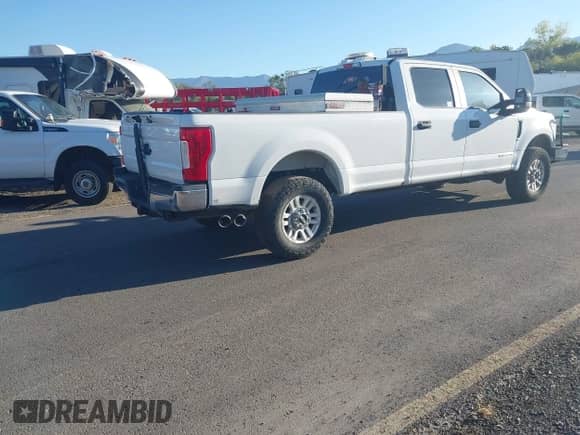 2019 Ford F-250 XL with VIN 1FT7W2BT2KED84563, listed as a IAAI auction lot 43230876 with 227,742 mi miles and . Bid and sale history available at DreamBid. Image 4.