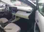 2023 Toyota Corolla Cross L с VIN 7MUAAAAG1PV052978, выставлен на аукционе IAAI как лот 43063775 с пробегом 20 340 миль миль и . История ставок и продаж доступна на DreamBid. Изображение 5.