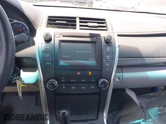 2017 Toyota Camry XLE z VIN 4T1BF1FK6HU369645, wystawiony jako IAAI lot #42371611 z przebiegiem 65 716 mil mil oraz . Historia ofert i sprzedaży dostępna na DreamBid. Obrazek 18.