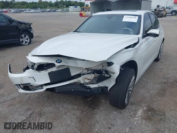 2015 BMW 3 Series 328i xDrive с VIN WBA3B3G56FNR88503, выставлен на аукционе IAAI как лот 43420238 с пробегом 76 193 миль миль и . История ставок и продаж доступна на DreamBid. Изображение 6.