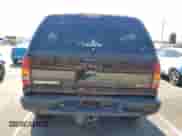 2002 GMC Sierra 1500 Denali z VIN 2GTFK69U821391080, wystawiony jako Copart lot #48396695 z przebiegiem 150 922 mil mil oraz Czysty tytuł • Clean title. Historia ofert i sprzedaży dostępna na DreamBid. Obrazek 6.