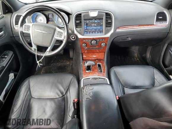 2012 Chrysler 300 Limited z VIN 2C3CCACG7CH279681, wystawiony jako Copart lot #83852145 z przebiegiem 105 752 mil mil oraz Szkoda całkowita • Salvage title. Historia ofert i sprzedaży dostępna na DreamBid. Obrazek 8.