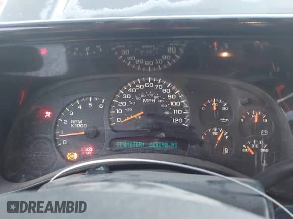 2005 Chevrolet Silverado 1500 LS z VIN 2GCEC13T751334286, wystawiony jako IAAI lot #41183917 z przebiegiem 229 192 mil mil oraz . Historia ofert i sprzedaży dostępna na DreamBid. Obrazek 7.