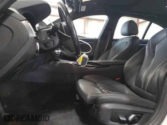 2019 BMW 5 Series 530i xDrive z VIN WBAJA7C51KWW05014, wystawiony jako Copart lot #84613655 z przebiegiem 81 446 mil mil oraz Szkoda całkowita • Salvage title. Historia ofert i sprzedaży dostępna na DreamBid. Obrazek 7.