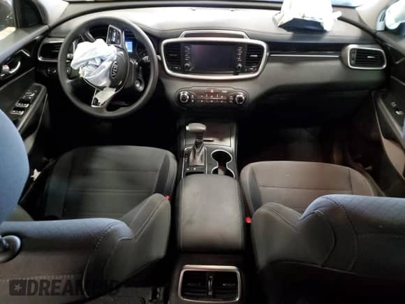 2020 Kia Sorento LX z VIN 5XYPGDA32LG641126, wystawiony jako Copart lot #67707295 z przebiegiem 33 799 mil mil oraz Nie do naprawy • Non repairable. Historia ofert i sprzedaży dostępna na DreamBid. Obrazek 8.