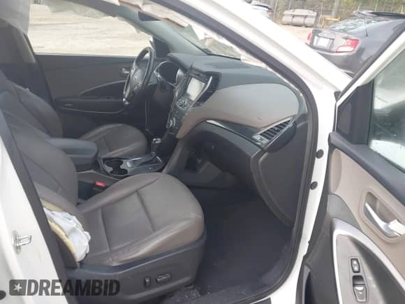 2014 Hyundai Santa Fe z VIN 5XYZUDLBXEG210414, wystawiony jako IAAI lot #43290355 z przebiegiem 132 888 mil mil oraz . Historia ofert i sprzedaży dostępna na DreamBid. Obrazek 5.