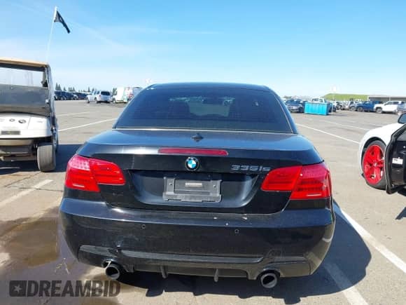 2011 BMW 3 Series 335is с VIN WBADX1C52BE570532, выставлен на аукционе IAAI как лот 41860023 с пробегом 114 834 миль миль и . История ставок и продаж доступна на DreamBid. Изображение 16.
