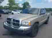 2005 Dodge Dakota SLT with VIN 1D7HW48N95S269592, listed as a IAAI auction lot 42675637 with 153,456 mi miles and . Bid and sale history available at DreamBid. Image 2.