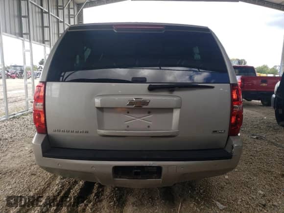 2009 Chevrolet Suburban 2LT с VIN 1GNFK26369R169036, выставлен на аукционе Copart как лот 83871775 с пробегом 253 894 миль миль и Списание • Salvage title. История ставок и продаж доступна на DreamBid. Изображение 6.