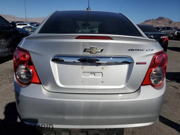 2015 Chevrolet Sonic LTZ with VIN 1G1JE5SBXF4100957, listed as a Copart auction lot 46515715 with 117,258 mi miles and Clean title. Bid and sale history available at DreamBid. Image 6.