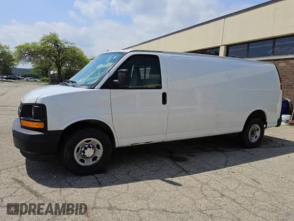2017 Chevrolet Express Cargo с VIN 1GCWGBFF6H1127838, выставлен на аукционе Copart как лот 57133375 с пробегом 239 119 миль миль и Чистый • Clean title. История ставок и продаж доступна на DreamBid. Изображение 1.