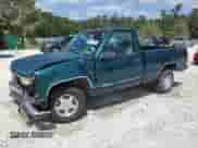 1998 Chevrolet Silverado 1500 with VIN 1GCEC14W1WZ113848, listed as a Copart auction lot 52351665 with 191,802 mi miles and Salvage title. Bid and sale history available at DreamBid. Image 1.