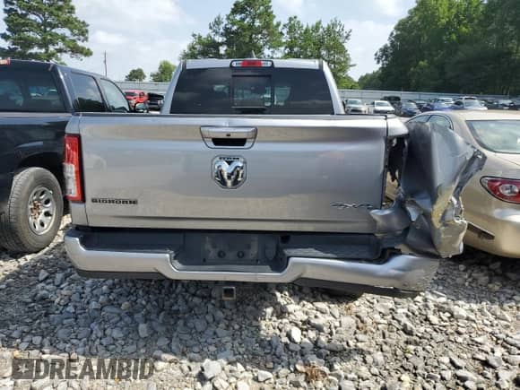 2020 Ram 1500 Big Horn z VIN 1C6RRFFG5LN120671, wystawiony jako Copart lot #62759945 z przebiegiem 108 162 mil mil oraz Szkoda całkowita • Salvage title. Historia ofert i sprzedaży dostępna na DreamBid. Obrazek 6.