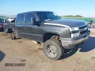 2005 Chevrolet Silverado 1500 LS z VIN 2GCEK13T051125104, wystawiony jako IAAI lot #42995126 z przebiegiem 191 282 mil mil oraz . Historia ofert i sprzedaży dostępna na DreamBid. Obrazek 1.