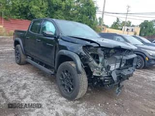2026 Chevrolet Colorado 4WD Trail Boss с VIN 1GCPTEEK6T1100292, выставлен на аукционе IAAI как лот 43123413 с пробегом 1 340 миль миль и . История ставок и продаж доступна на DreamBid. Изображение 1.