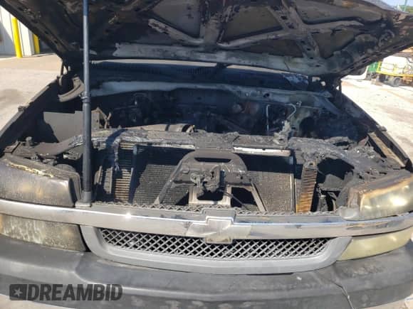 2004 Chevrolet Silverado 2500HD LS z VIN 1GCHK29U84E323980, wystawiony jako Copart lot #67465825 z przebiegiem Nie podano mil oraz Nie do naprawy • Non repairable. Historia ofert i sprzedaży dostępna na DreamBid. Obrazek 11.