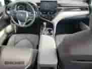 2024 Toyota Camry Hybrid LE z VIN 4T1H31AK4RU077097, wystawiony jako Copart lot #69647975 z przebiegiem 8 582 mil mil oraz Czysty tytuł • Clean title. Historia ofert i sprzedaży dostępna na DreamBid. Obrazek 8.