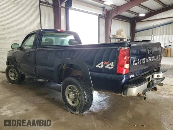2005 Chevrolet Silverado 2500HD z VIN 1GCHK24G05E325497, wystawiony jako Copart lot #75963434 z przebiegiem 147 222 mil mil oraz Szkoda całkowita • Salvage title. Historia ofert i sprzedaży dostępna na DreamBid. Obrazek 2.