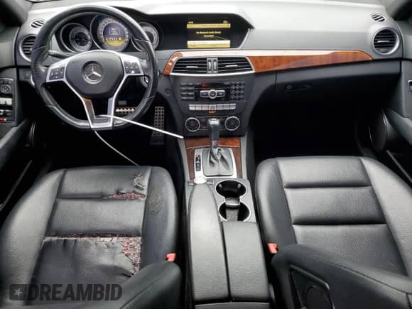 2012 Mercedes-Benz C 250 Sport с VIN WDDGF4HB0CR195890, выставлен на аукционе Copart как лот 82088905 с пробегом 105 505 миль миль и Списание • Salvage title. История ставок и продаж доступна на DreamBid. Изображение 8.